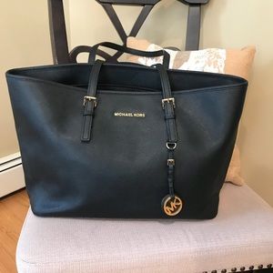 Jet Set Travel Saffiano Leather Top-Zip Tote